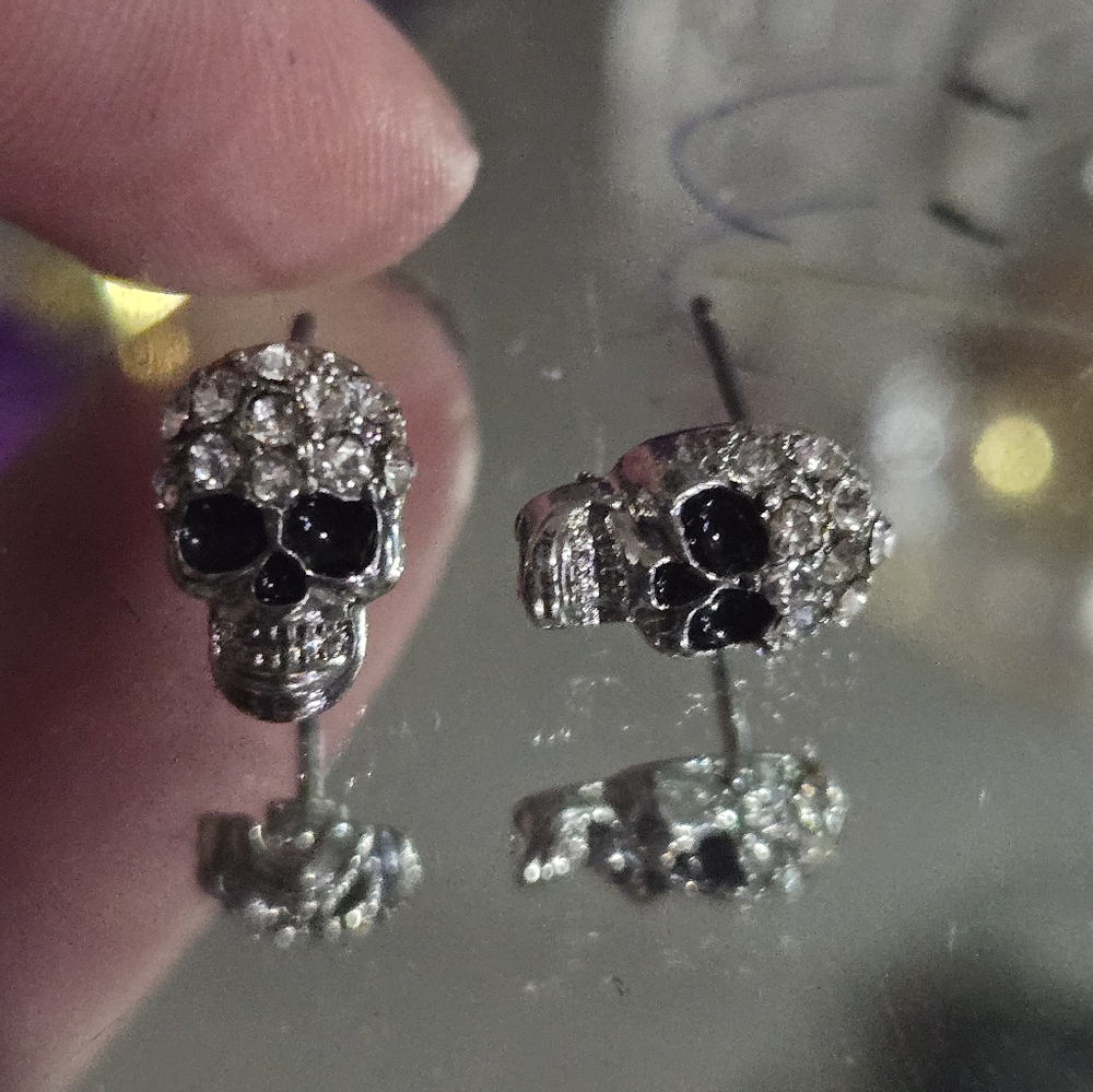 Diamond skull earrings